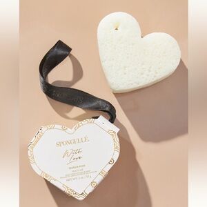 Anthropologie spongelle heart body buffer freesia pear NEW